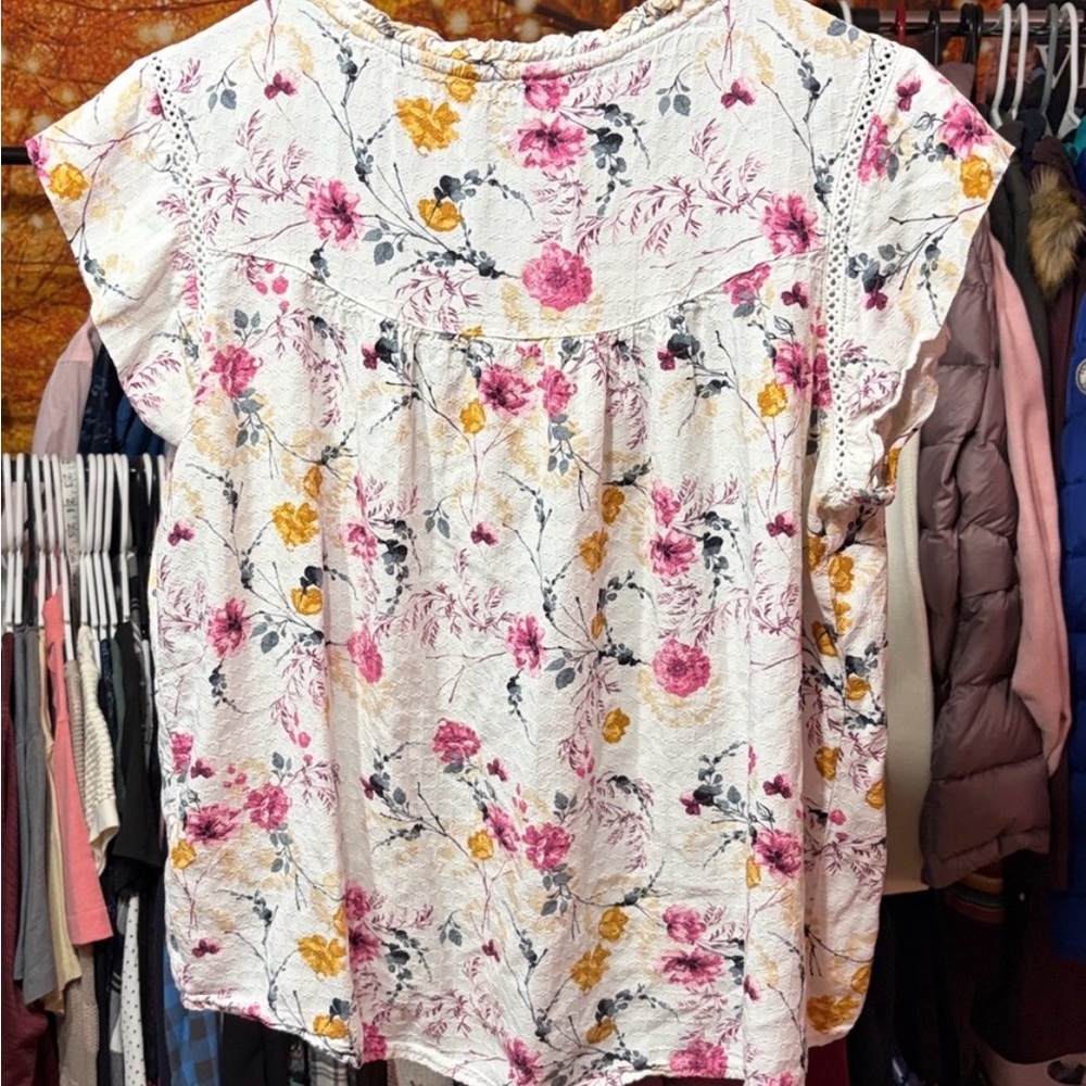 🌸 Buffalo David Bitton Floral Blouse - Pink, Yellow, and White | Medium 🌸 - Picture 2 of 4